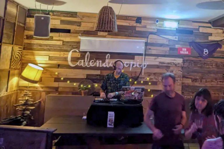 Dj durante una sesión de música