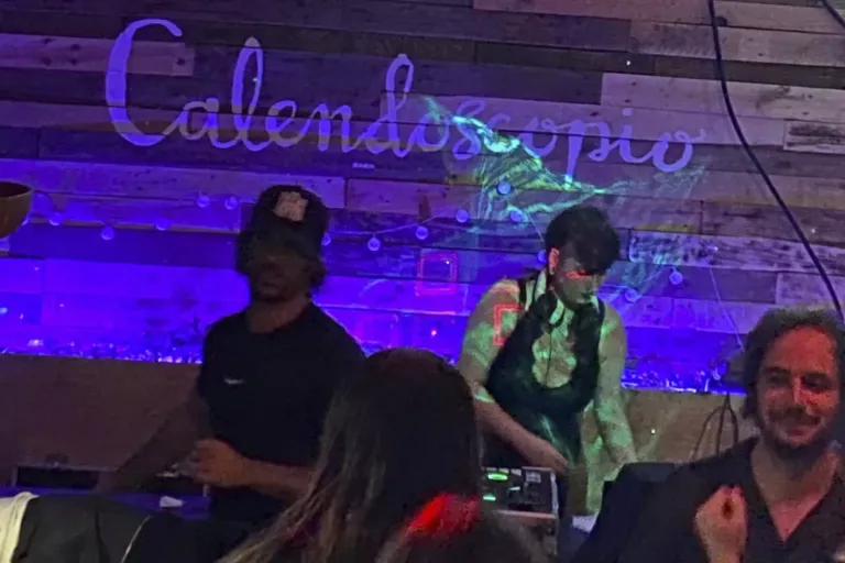 Dj durante una sesión de música